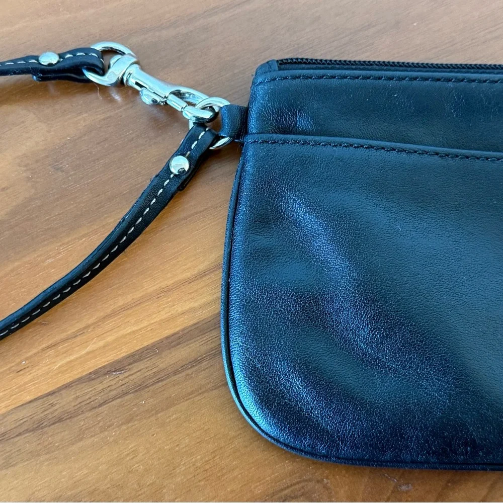 Elegant Coach Black Leather Wristlet - Picture 9 of 9